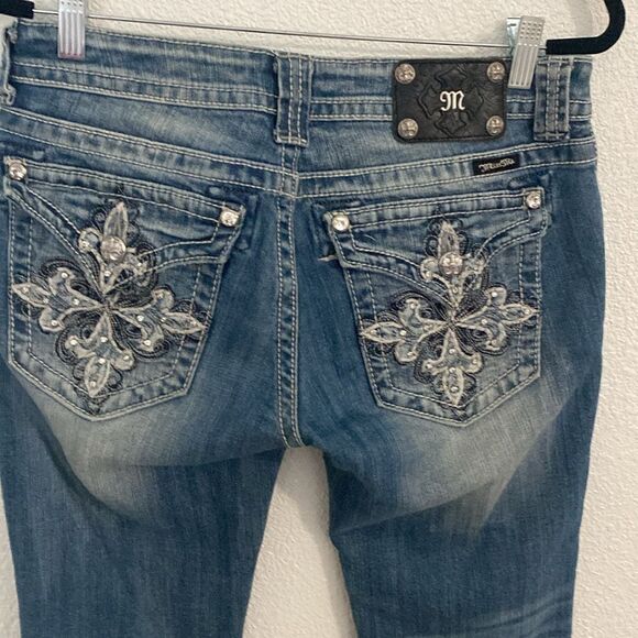 Miss Me- Low rise medium Wash Carpi pants- Size 29 - Picture 5 of 9